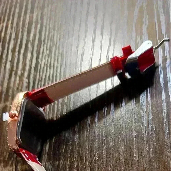 Red rhinestone watch - Picture 7 of 7